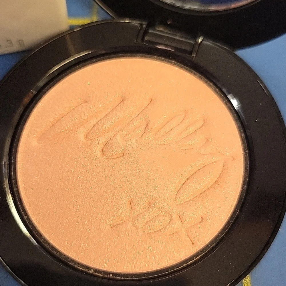 Mally Beauty New In Box Effortlessly Airbrushed Blush 1.3g